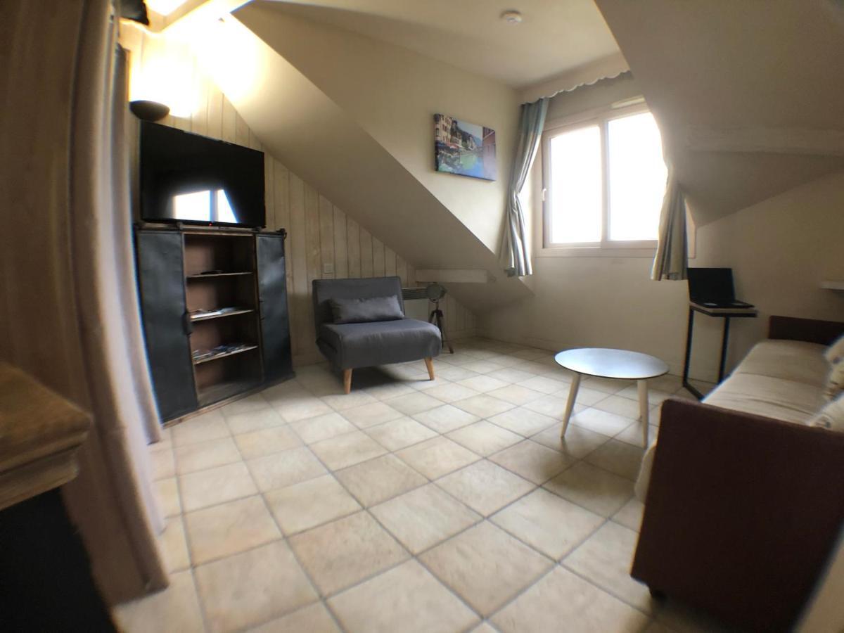 Logement Atypique Avec Vue Unique Panoramique Sur Le Lac D'Annecy, Dans Une Residence Avec Plage Et Ponton Privee Sur La Commune De デュアン エクステリア 写真