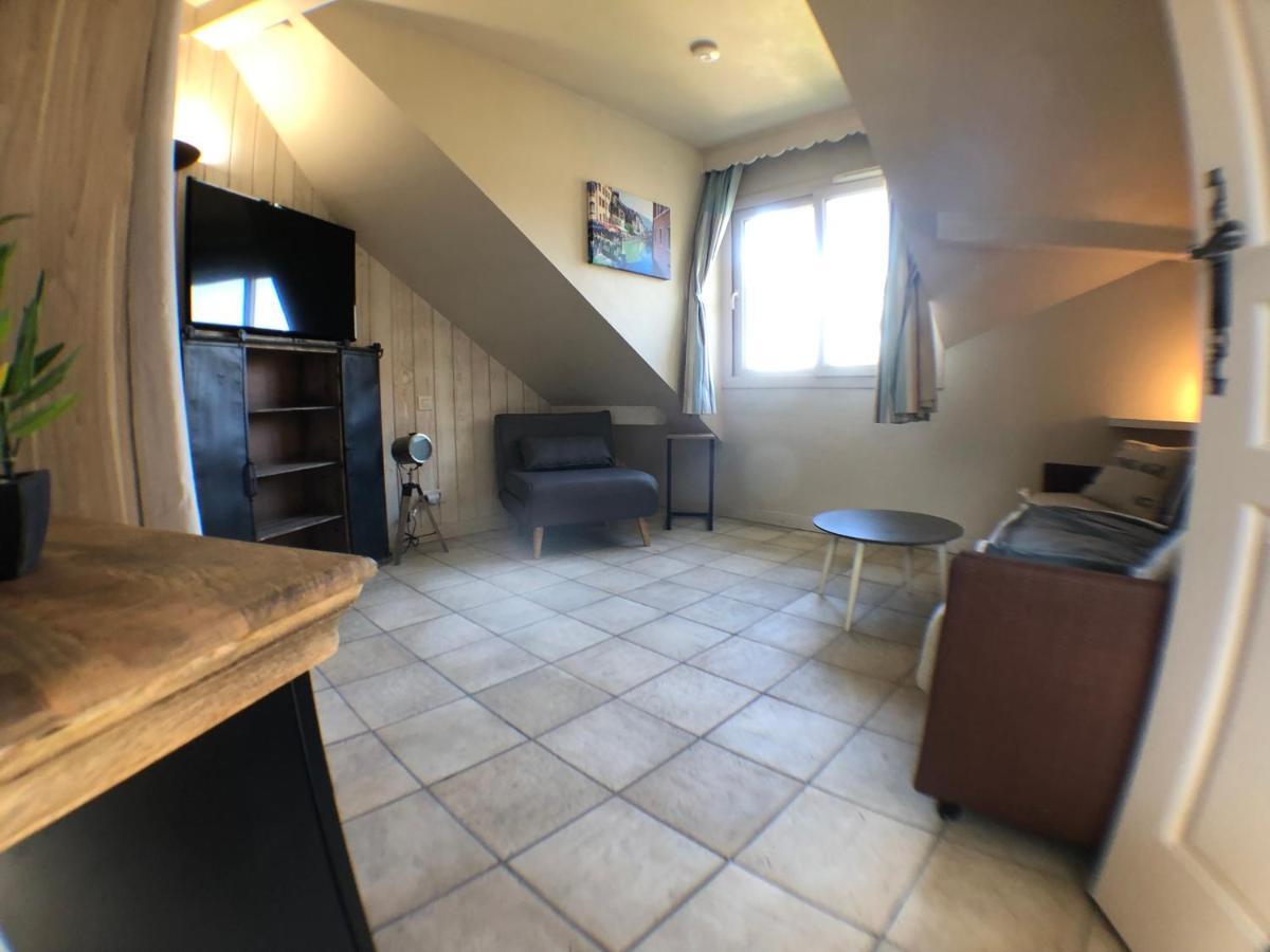 Logement Atypique Avec Vue Unique Panoramique Sur Le Lac D'Annecy, Dans Une Residence Avec Plage Et Ponton Privee Sur La Commune De デュアン エクステリア 写真